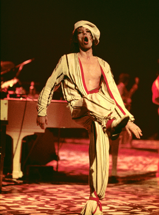 mick jagger on one leg on stage in Philadelphia in 1975 rolling stones concert